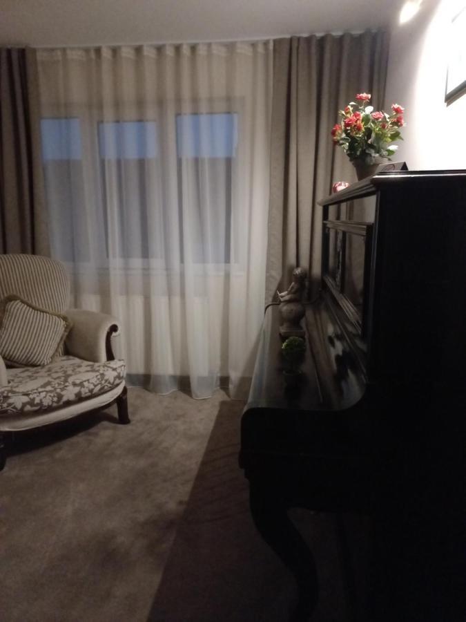 Hôtel Casa Maria Roses à Rîşnov Extérieur photo